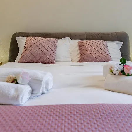 Hostly Grand Lungarno Apartamento